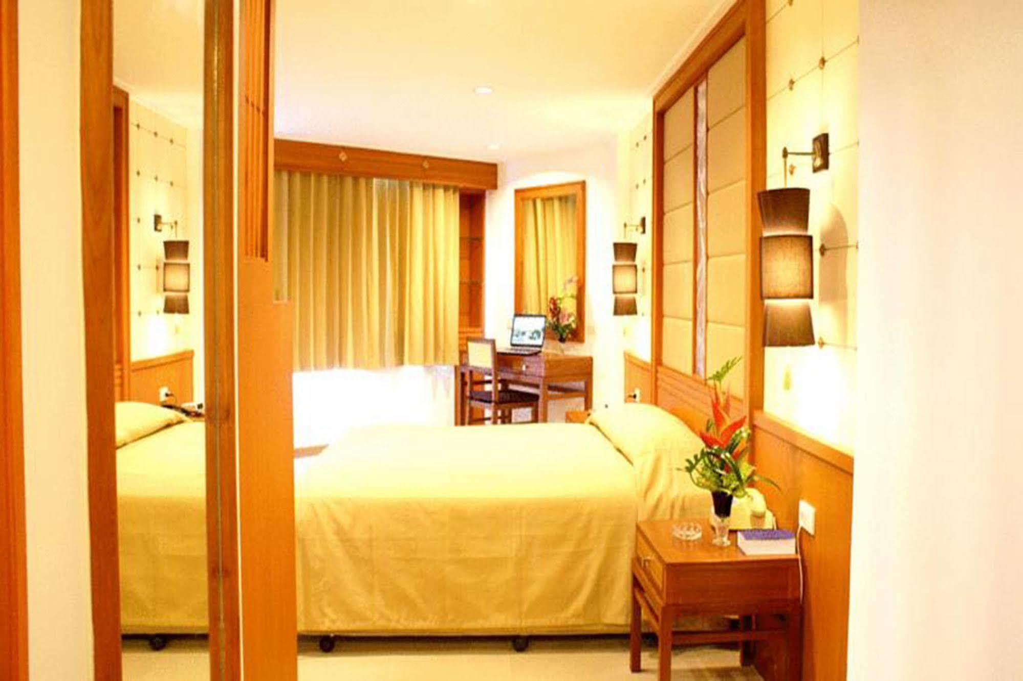 Royal Twins Palace Hotel Pattaya Luaran gambar
