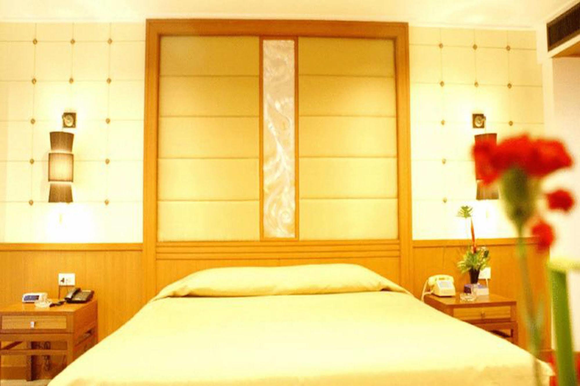 Royal Twins Palace Hotel Pattaya Luaran gambar