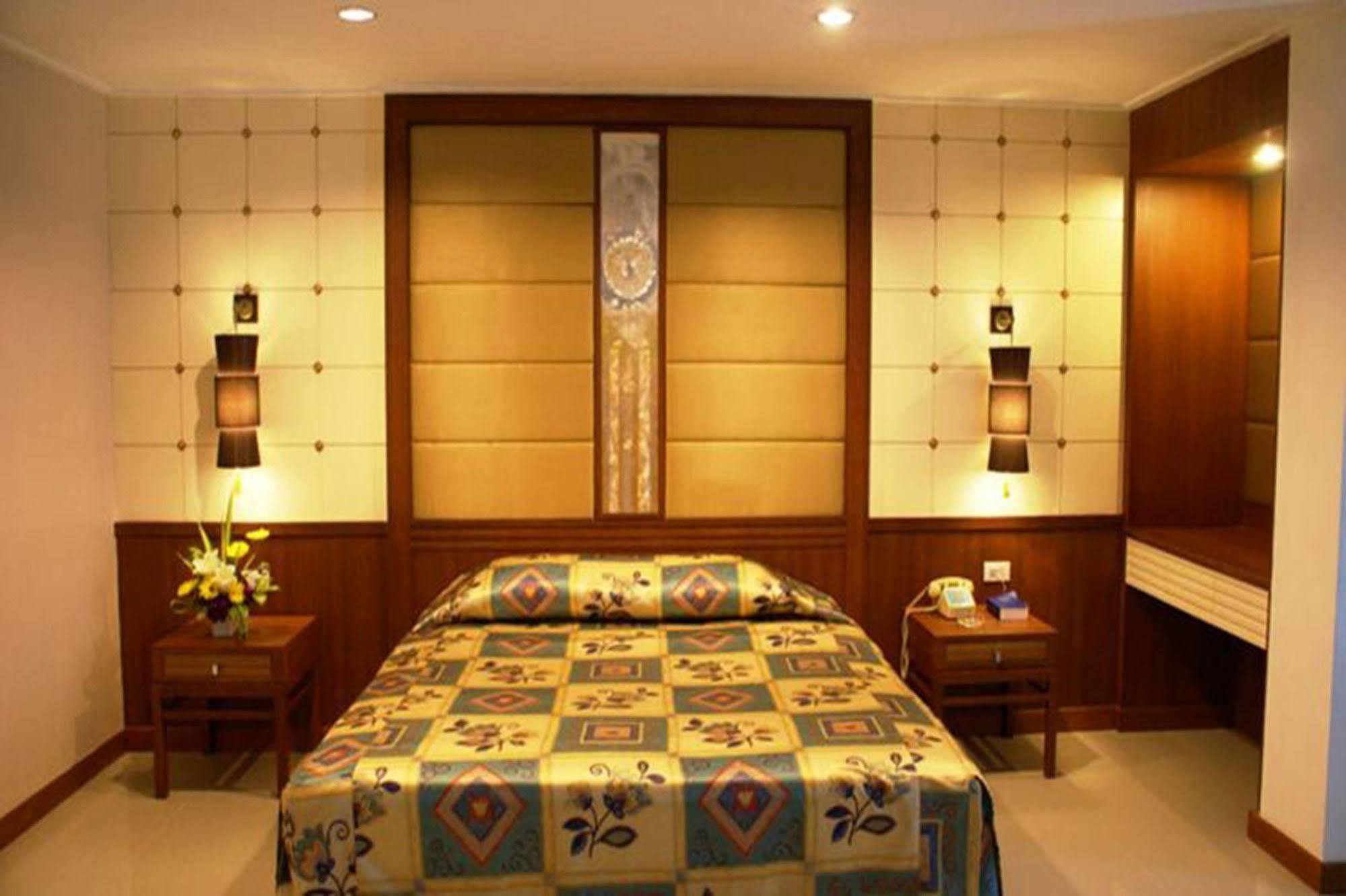 Royal Twins Palace Hotel Pattaya Luaran gambar